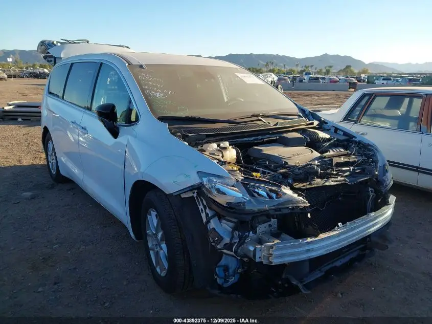 2024 CHRYSLER VOYAGER