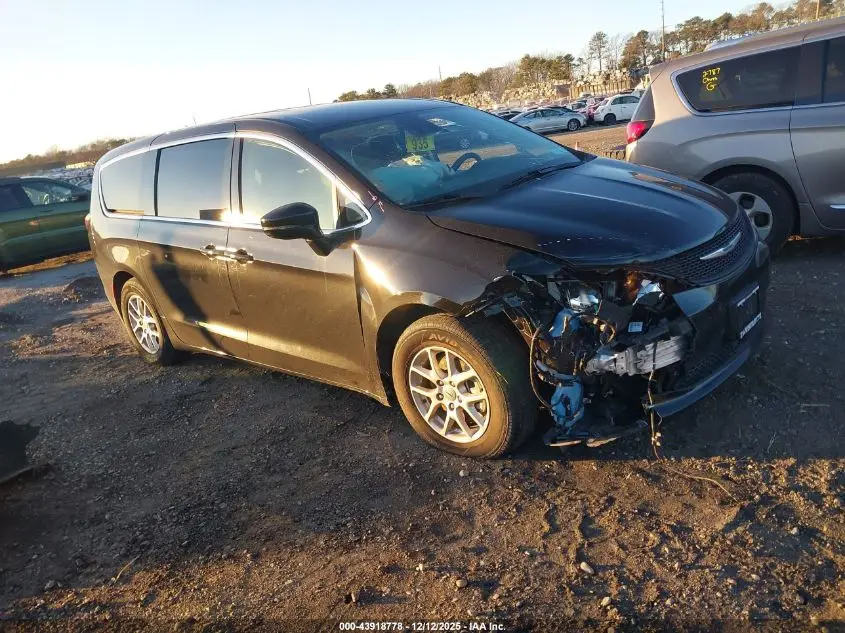 2024 CHRYSLER VOYAGER