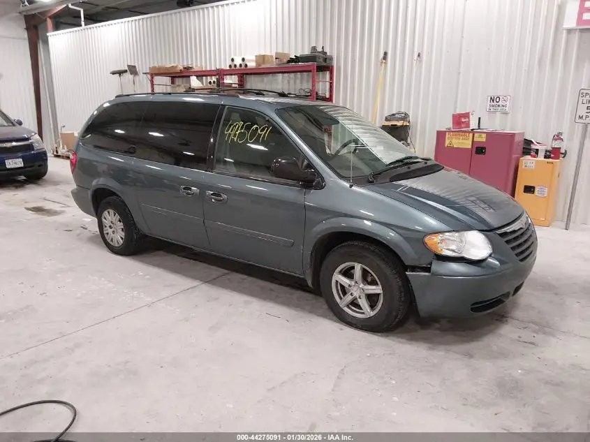 2005 CHRYSLER TOWN & COUNTRY